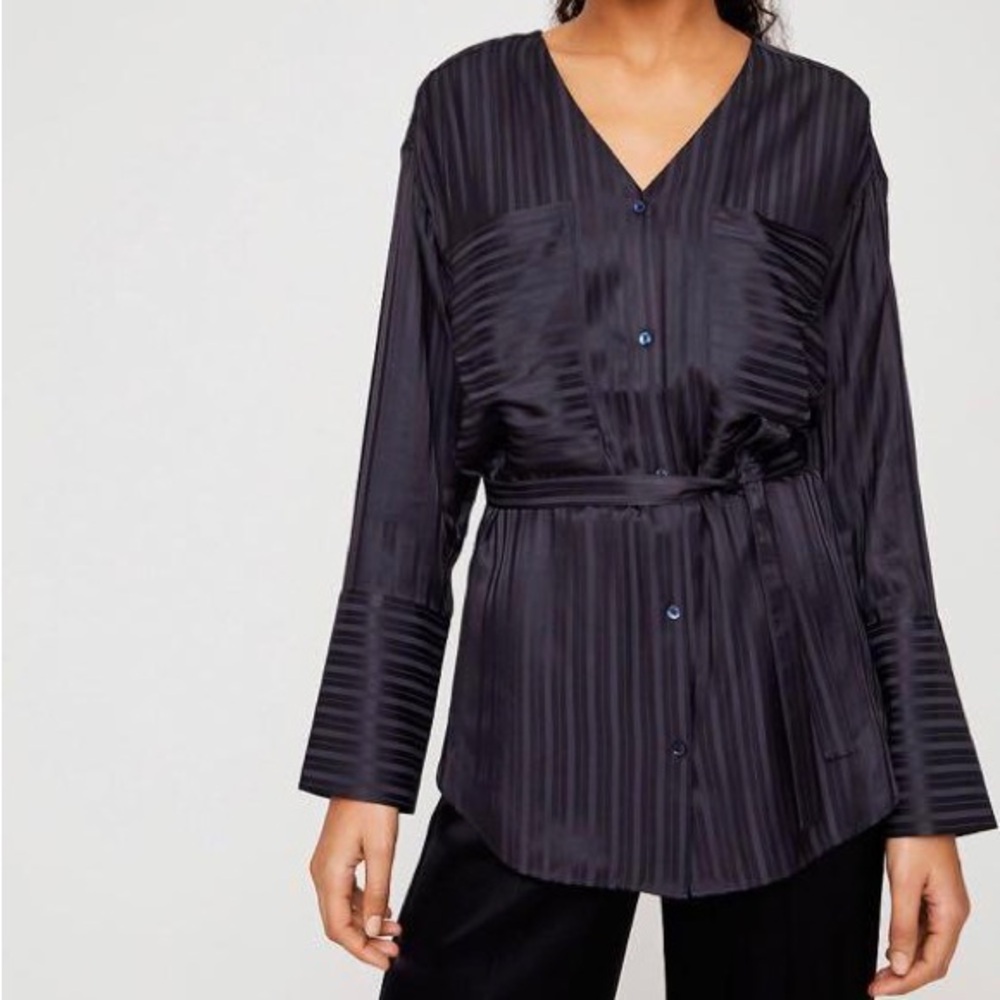 Silk mix aritzia blouse! Size xxs excellent condition!